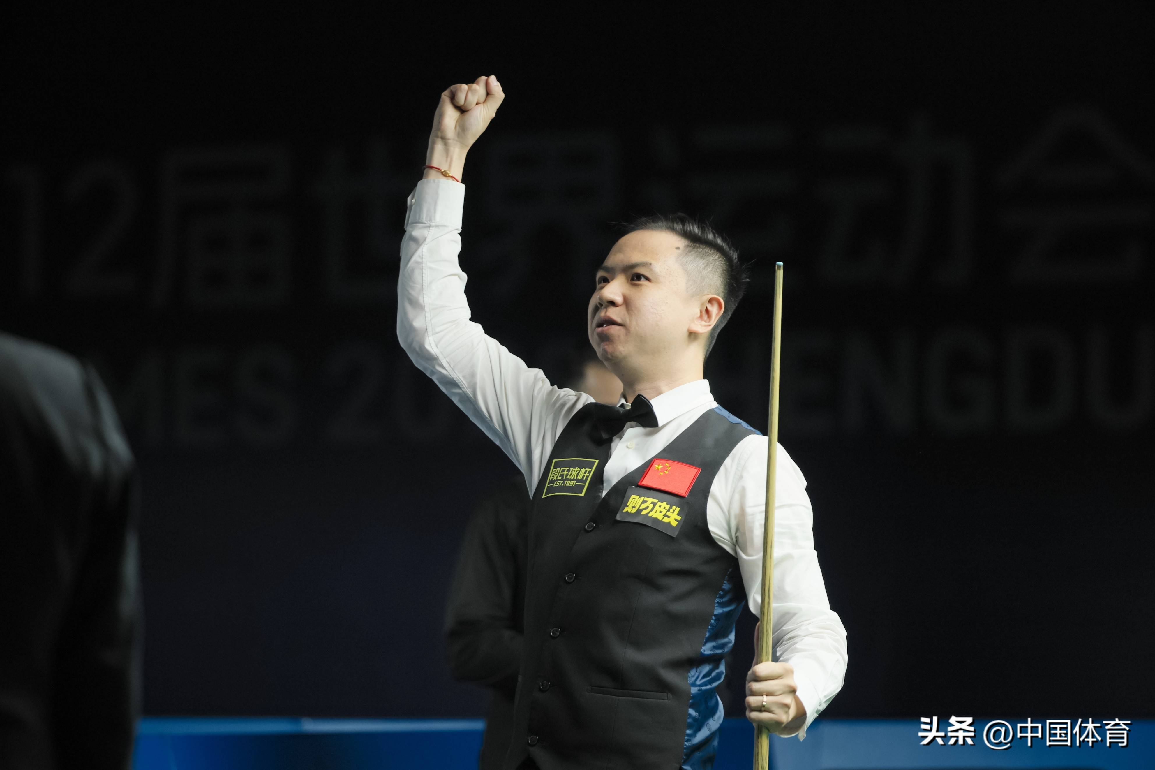 表现吸引了 表现吸引了