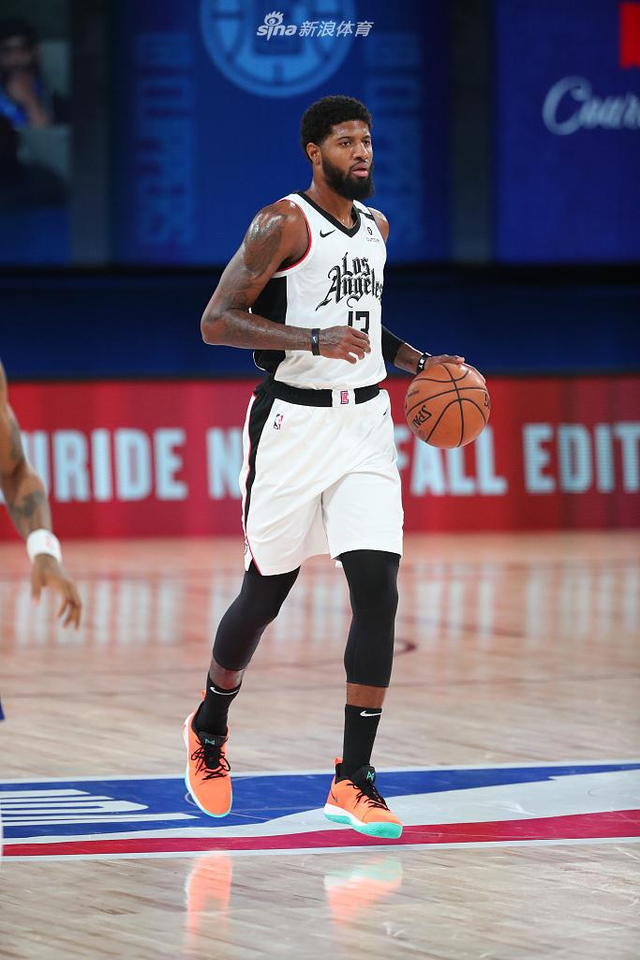 受采访时提 受采访时提